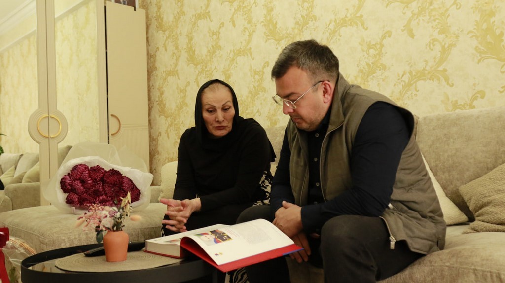 Магомедзагид Кихасуров встретился с матерью Героя России Мариной Исбакиевой