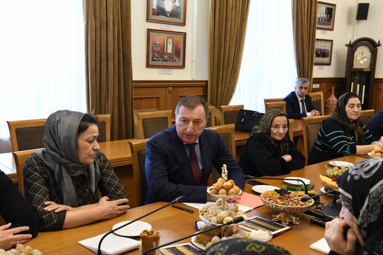 Спикер парламента Дагестана встретился с матерями участников СВО