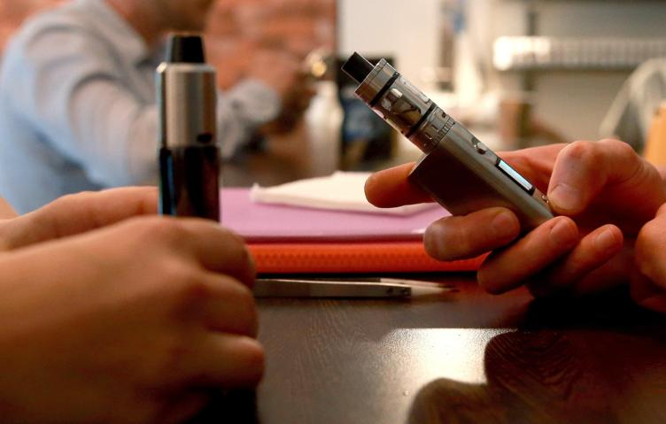 В ГД подготовят дорожную карту законодательных мер по полному запрету вейпов