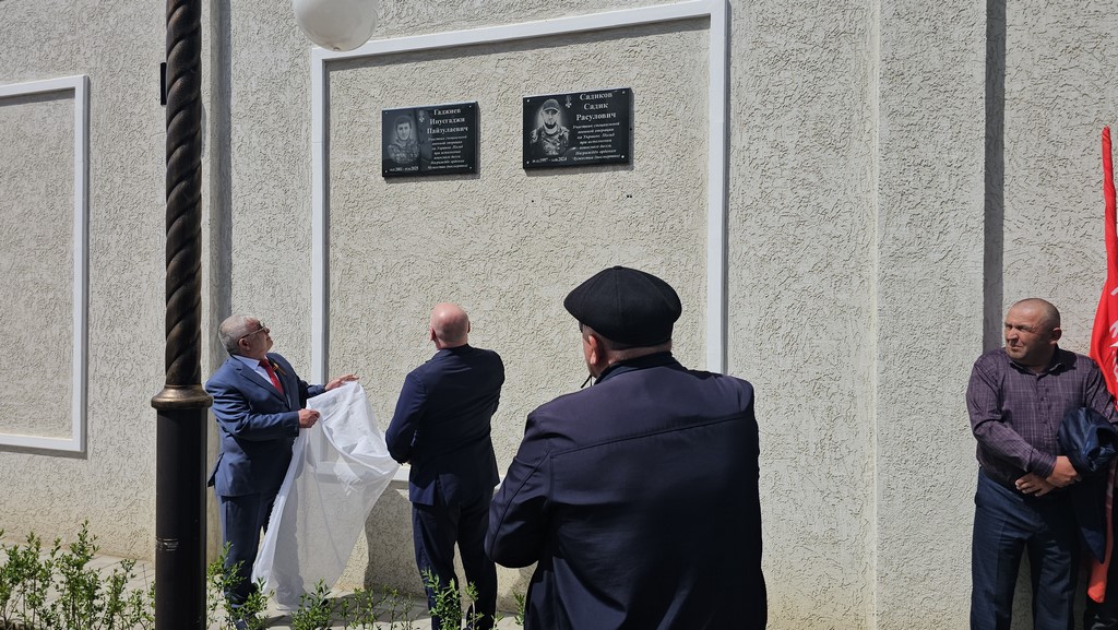 В Ахвахском районе увековечили память погибшего в СВО военнослужащего Инусгаджи Гаджиева