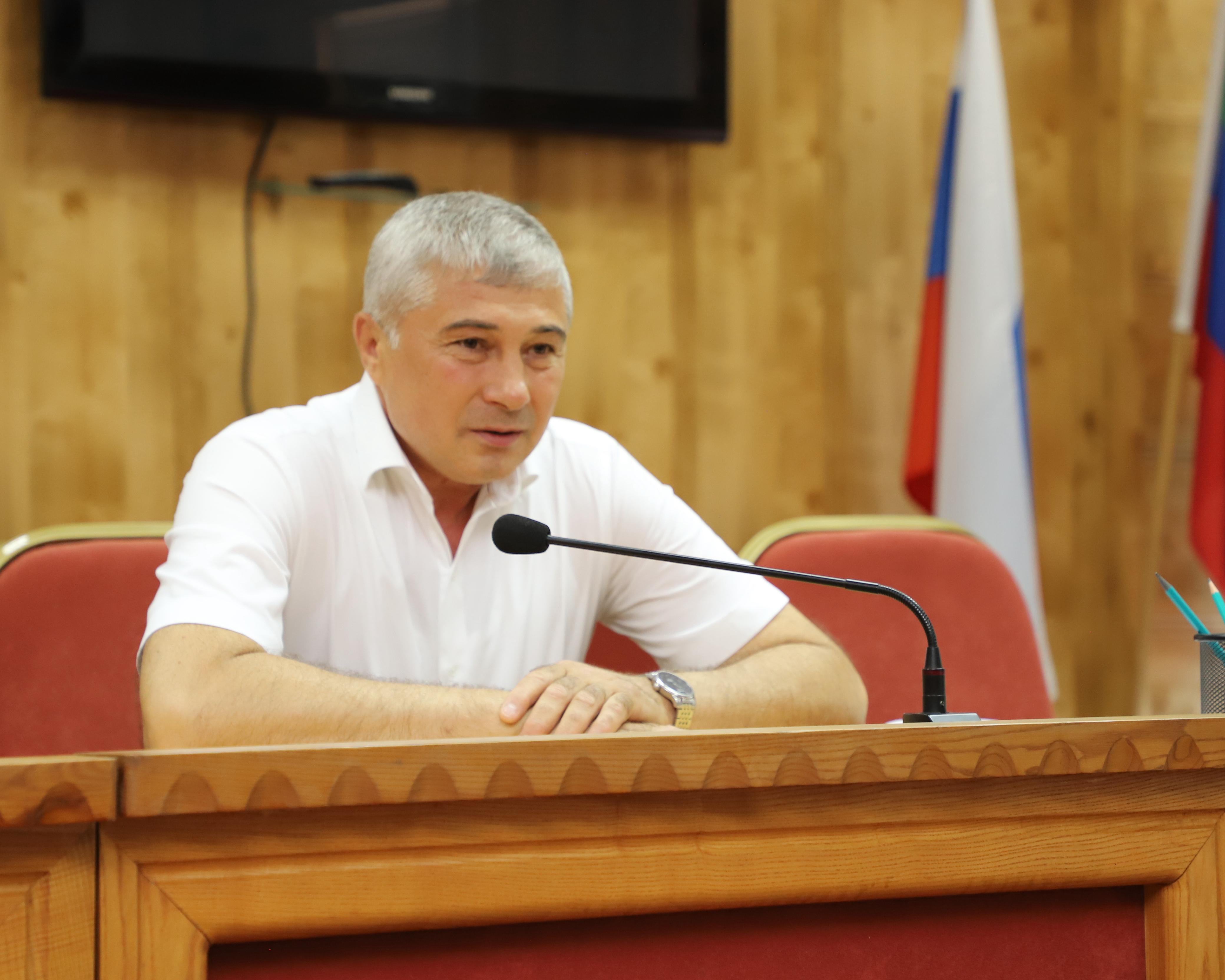 В Кизлярском районе прошло чествование школьников-медалистов