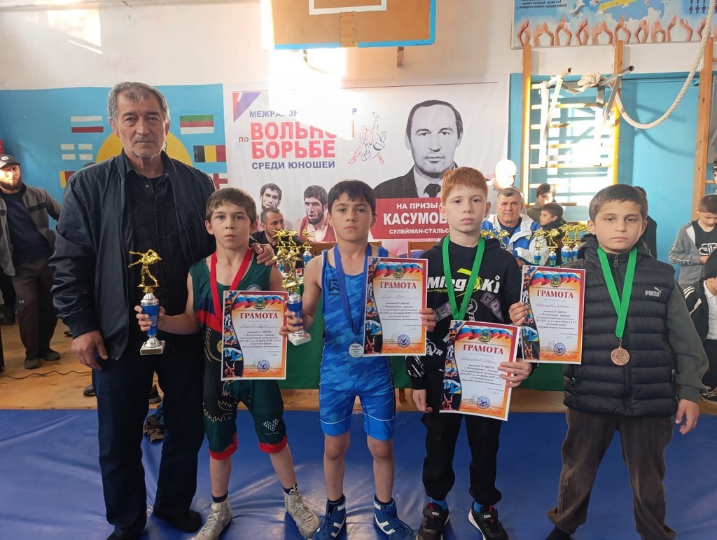 Борцовский турнир памяти мастера спорта СССР Керима Касумова провели в Сулейман-Стальском районе