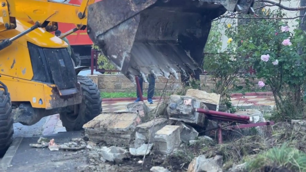 В Махачкале за сутки снесли более 10 незаконных объектов строительства