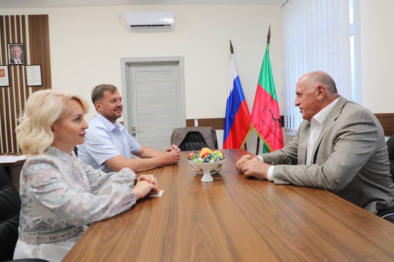 Премьер Дагестана встретился с губернатором Запорожской области