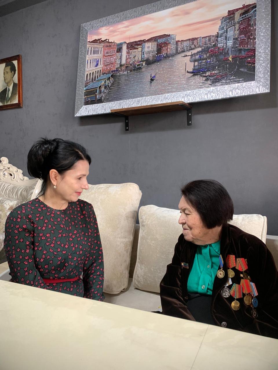 Депутат Елена Ельникова поздравила ветерана с Днем окончания Второй мировой войны