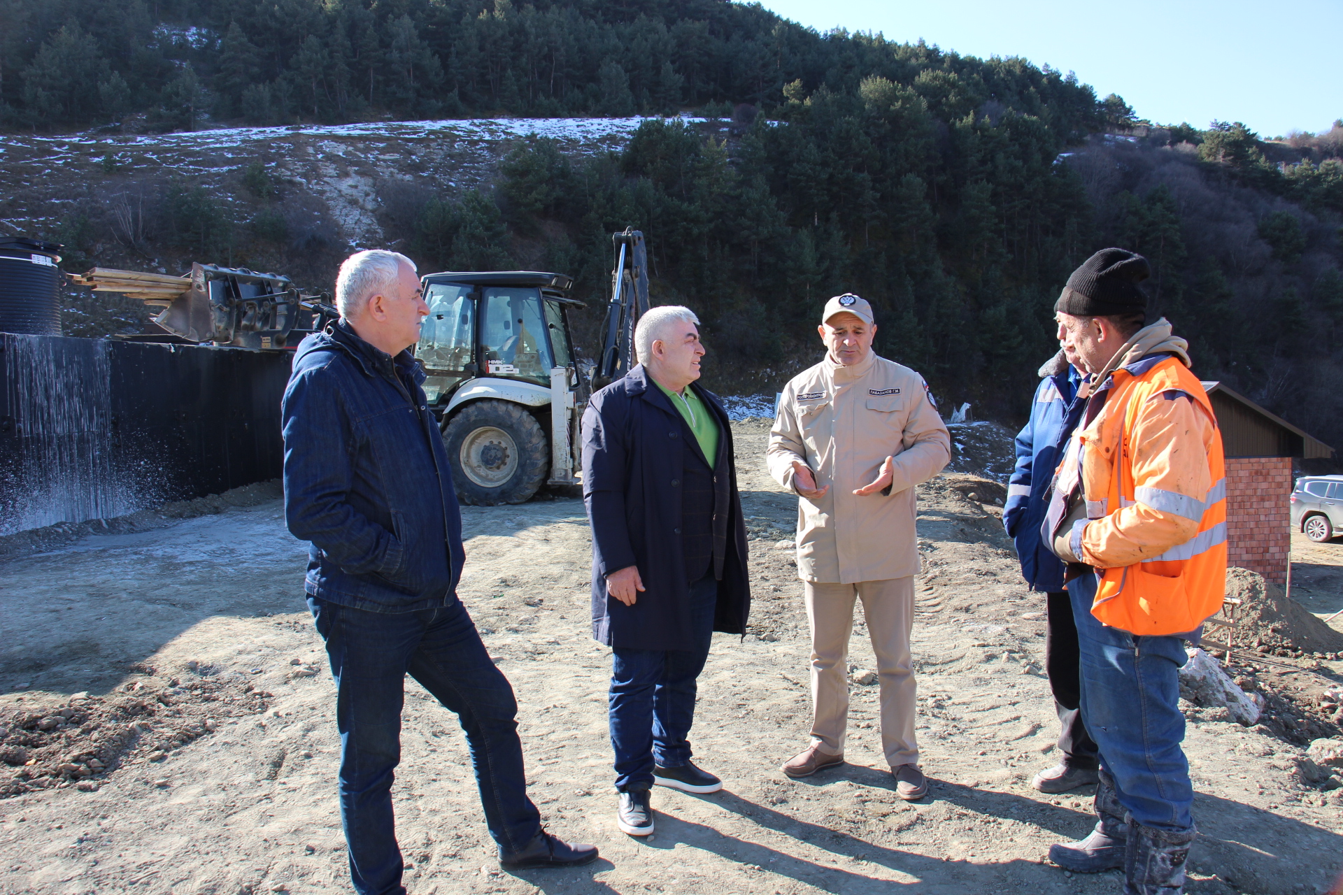 Глава Ахвахского района проверил ход строительства водопровода «Тукита – Карата»