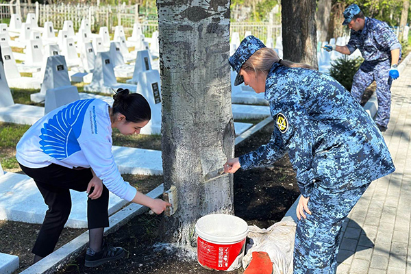 Сотрудники дагестанского УФСИН навели порядок в местах захоронения ветеранов ВОВ