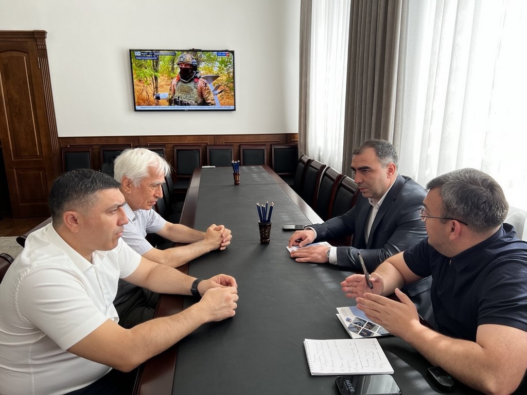 Магомедзагид Кихасуров провел рабочую встречу с Героем России Энвером Набиевым