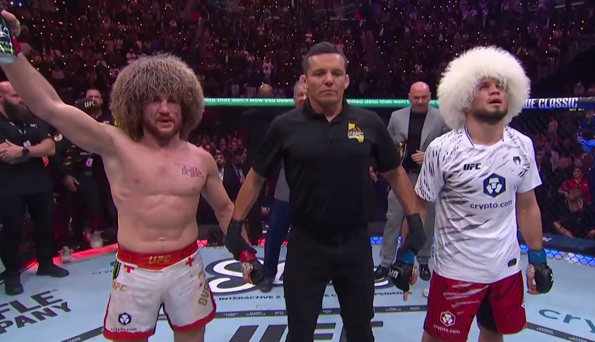 Умар Нурмагомедов уступил в чемпионском бою UFC