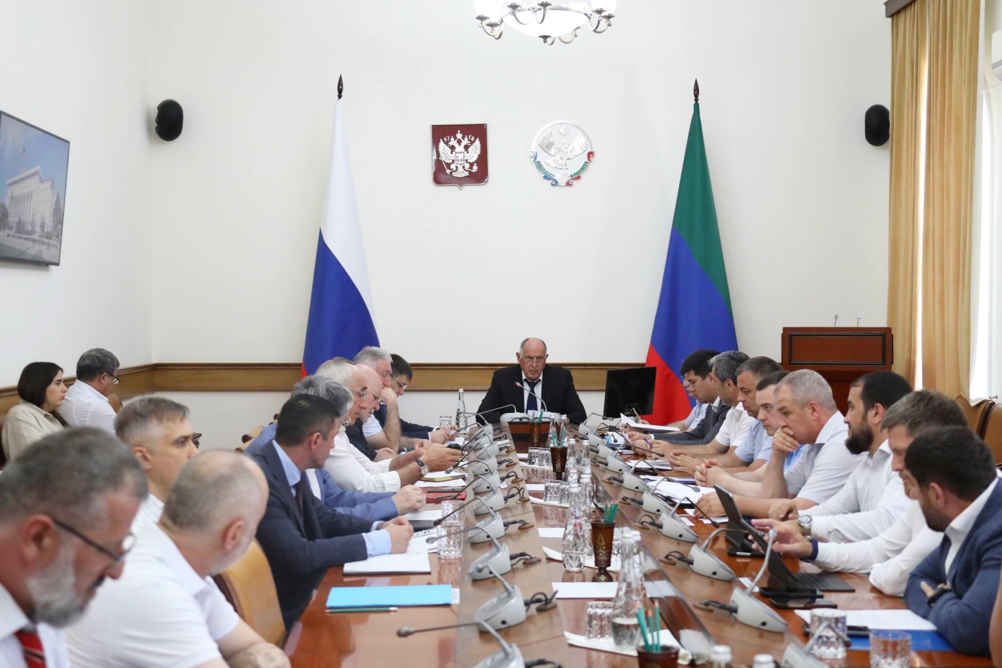 Абдулмуслим Абдулмуслимов провёл совещание по ситуации с энергоснабжением Дагестана