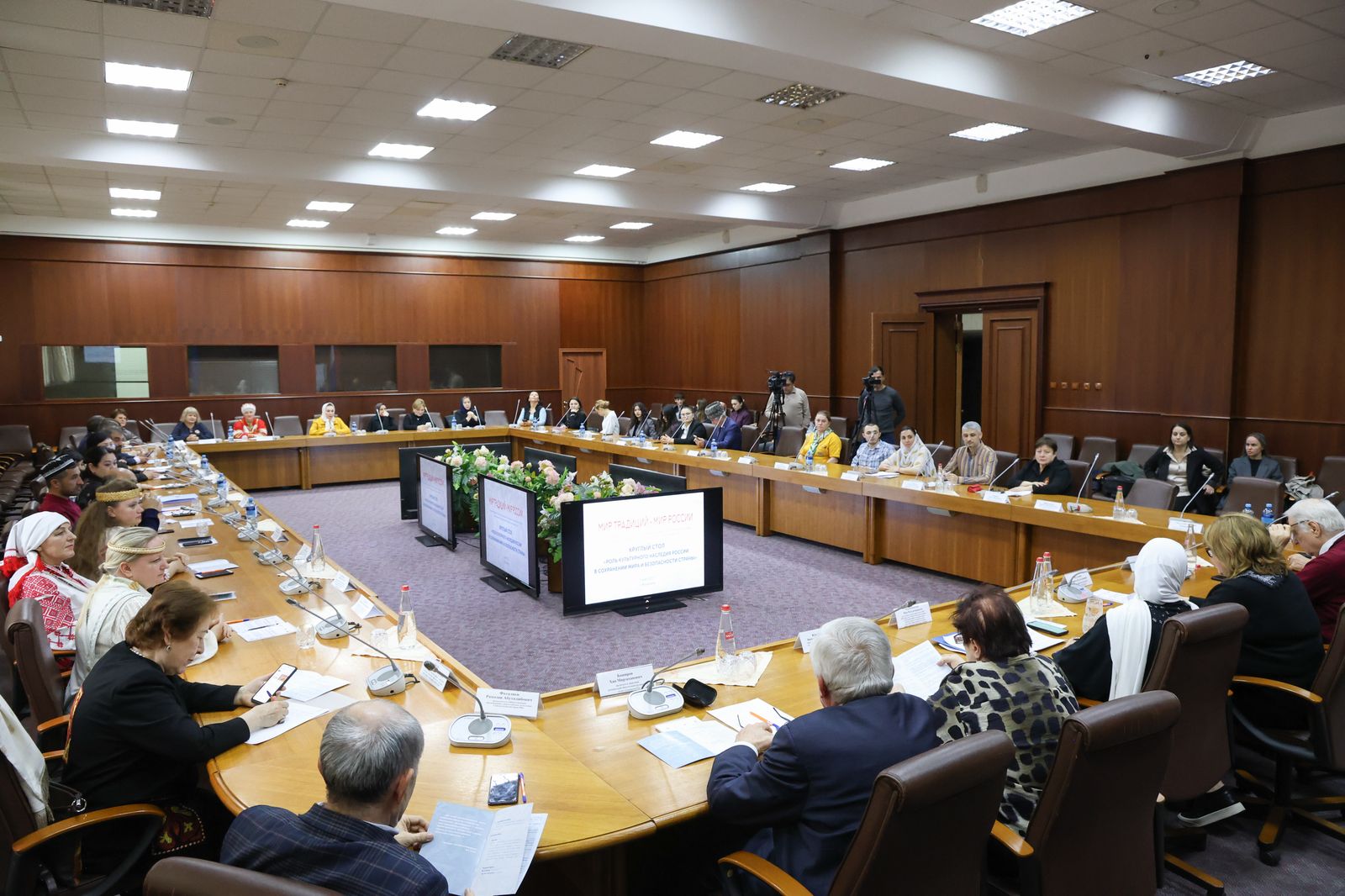 В Махачкале стартовал фестиваль народного творчества «Мир традиций – мир России»