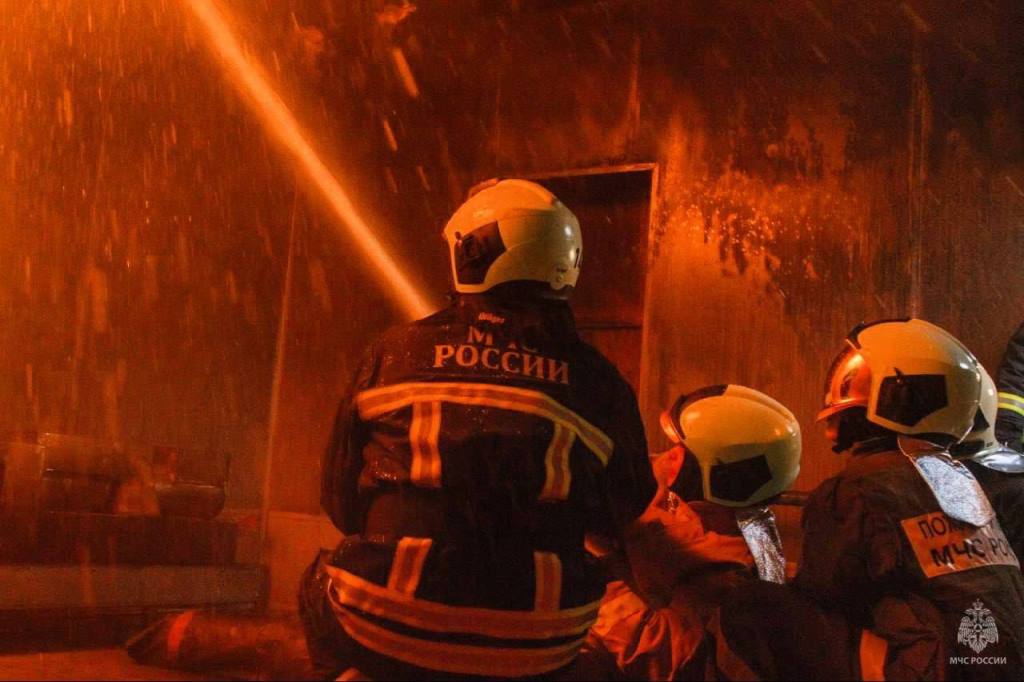 Дагестанские огнеборцы спасли за неделю на пожарах 6 человек