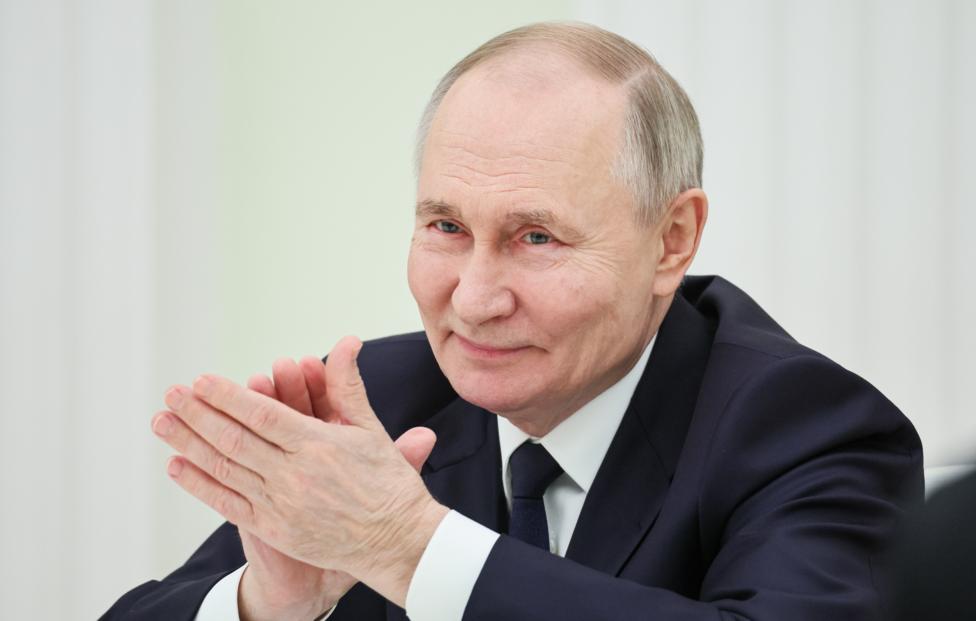 "Я что, один здесь выступаю?" Как и над кем шутит Путин