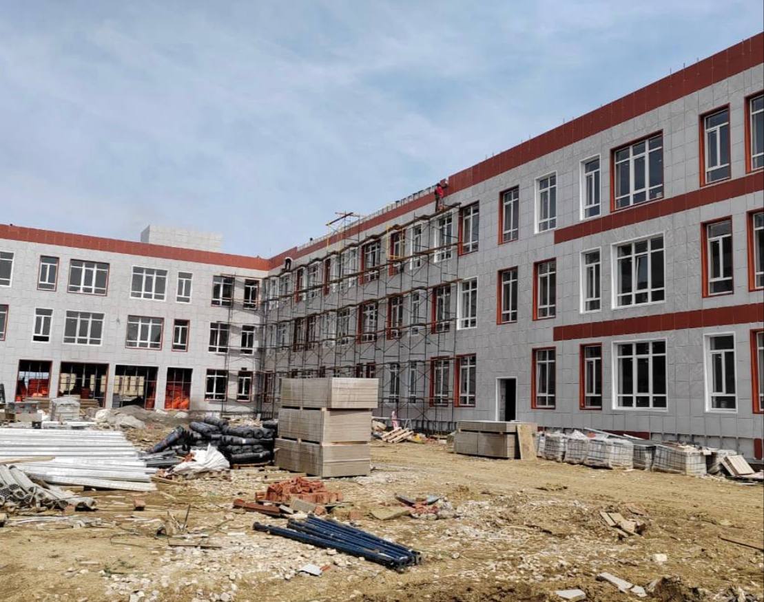Строительство новой школы в Махачкале на 604 места близится к завершению