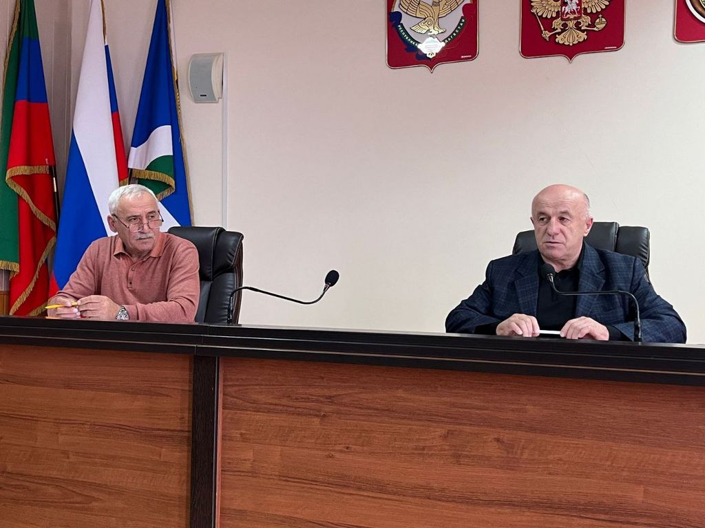 Совещание с руководителями СПК прошло в Дахадаевском районе