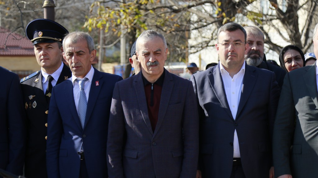 Герою России Абдулмалику Магомедову открыли мемориал в Карабудахкентском районе