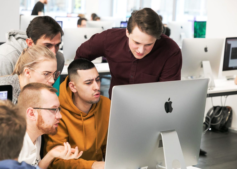 Крупный банк страны помогает студентам строить карьеру