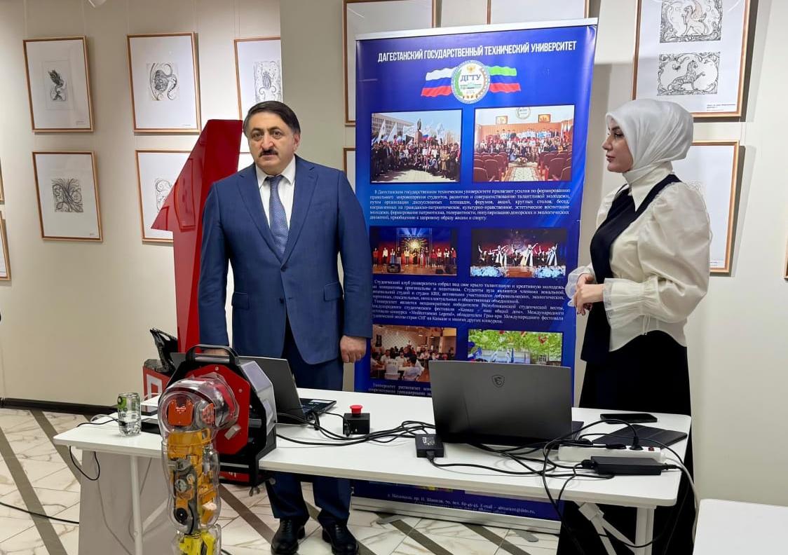 Джамаладин Гасанов посетил II Республиканский фестиваль науки в Махачкале