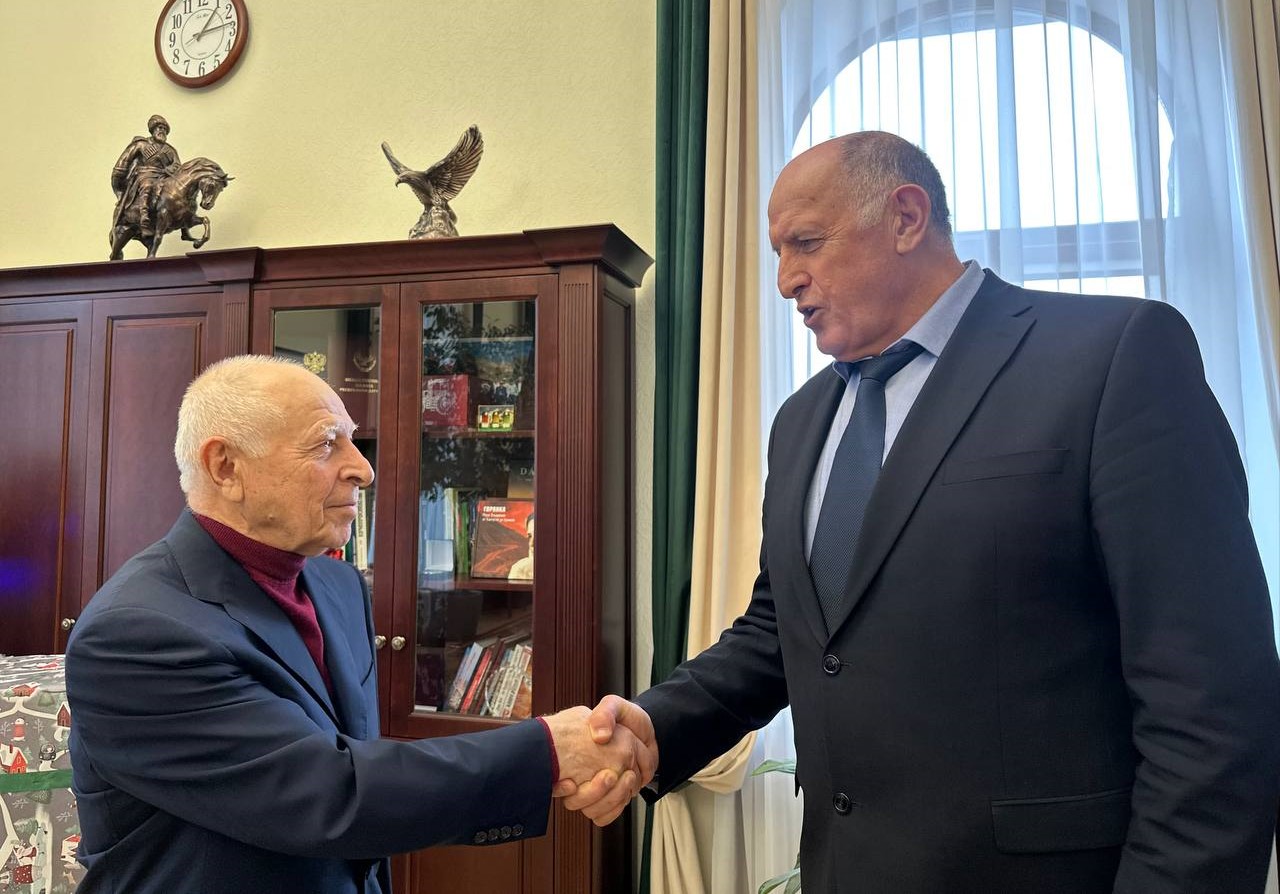 Муху Алиев встретился с Председателем Правительства Дагестана