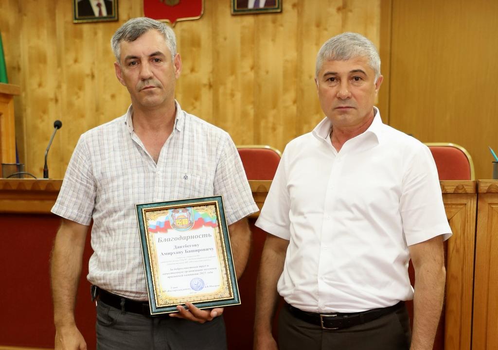 Глава Кизлярского района провел еженедельное аппаратное совещание