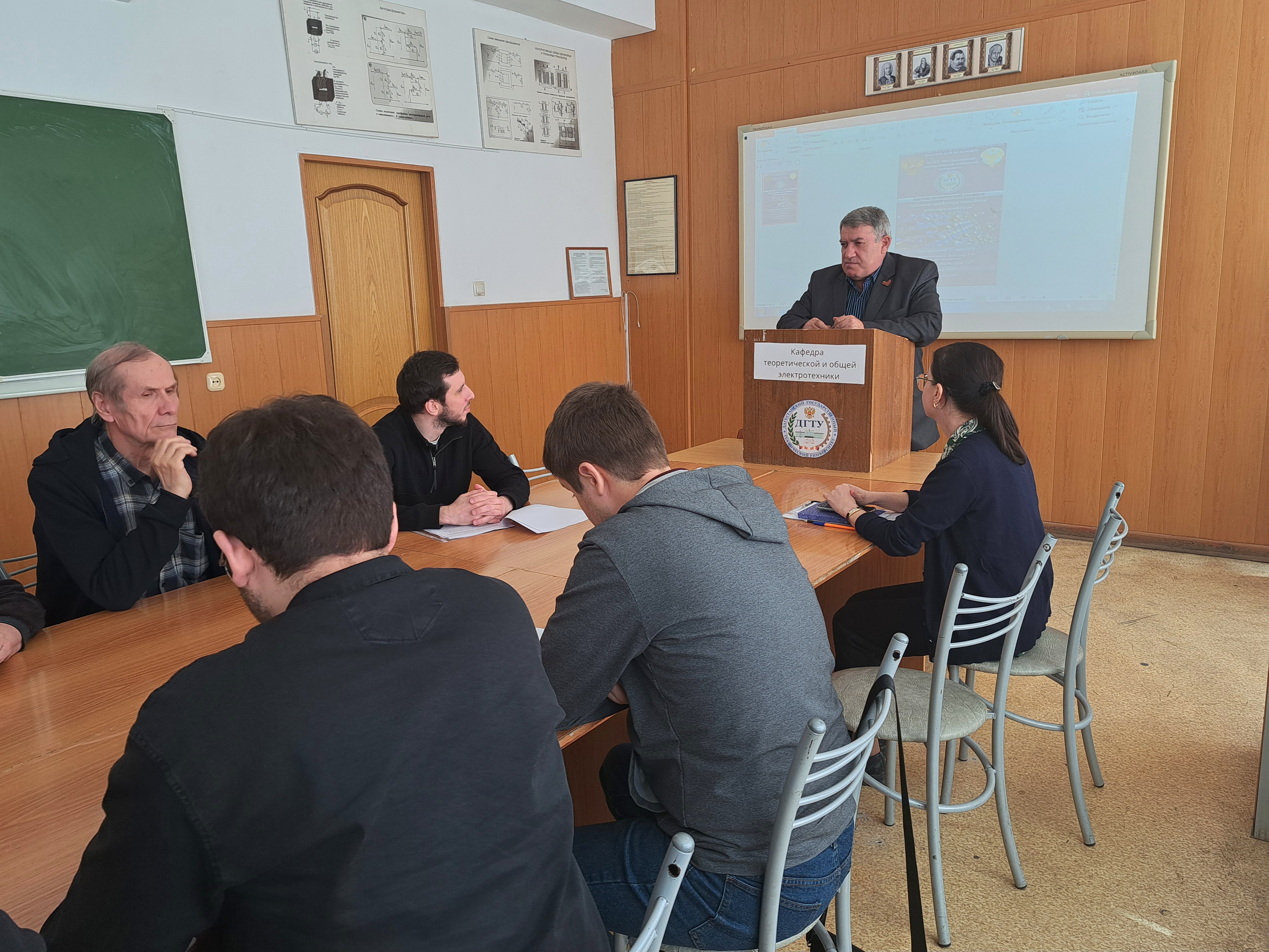 Старший̆ преподаватель ДГТУ Абдурахман Хайбулаев отправляется в зону СВО добровольцем