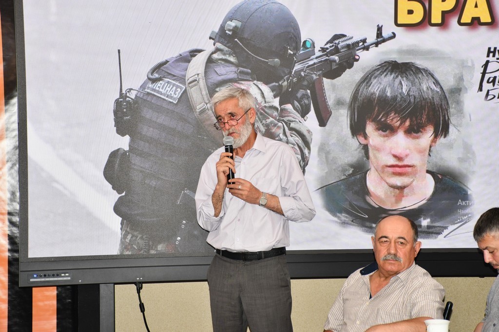 В Каспийске прошло заседание клуба Отечество» имени Героя России Магомеда Нурбагандова