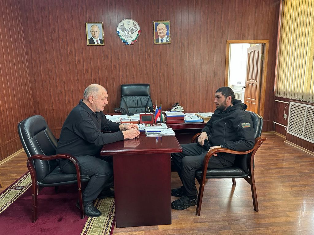 Глава Курахского района встретился с вернувшимся из зоны СВО бойцом