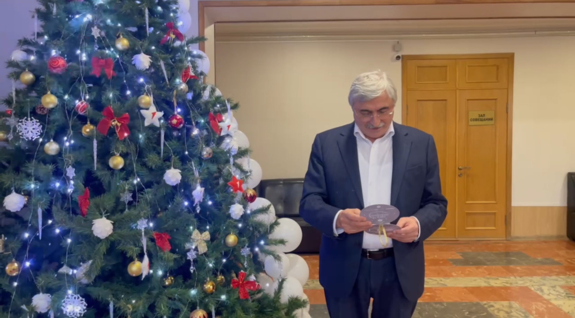 Ко всероссийской акции «Ёлка желаний» присоединился глава Новолакского района