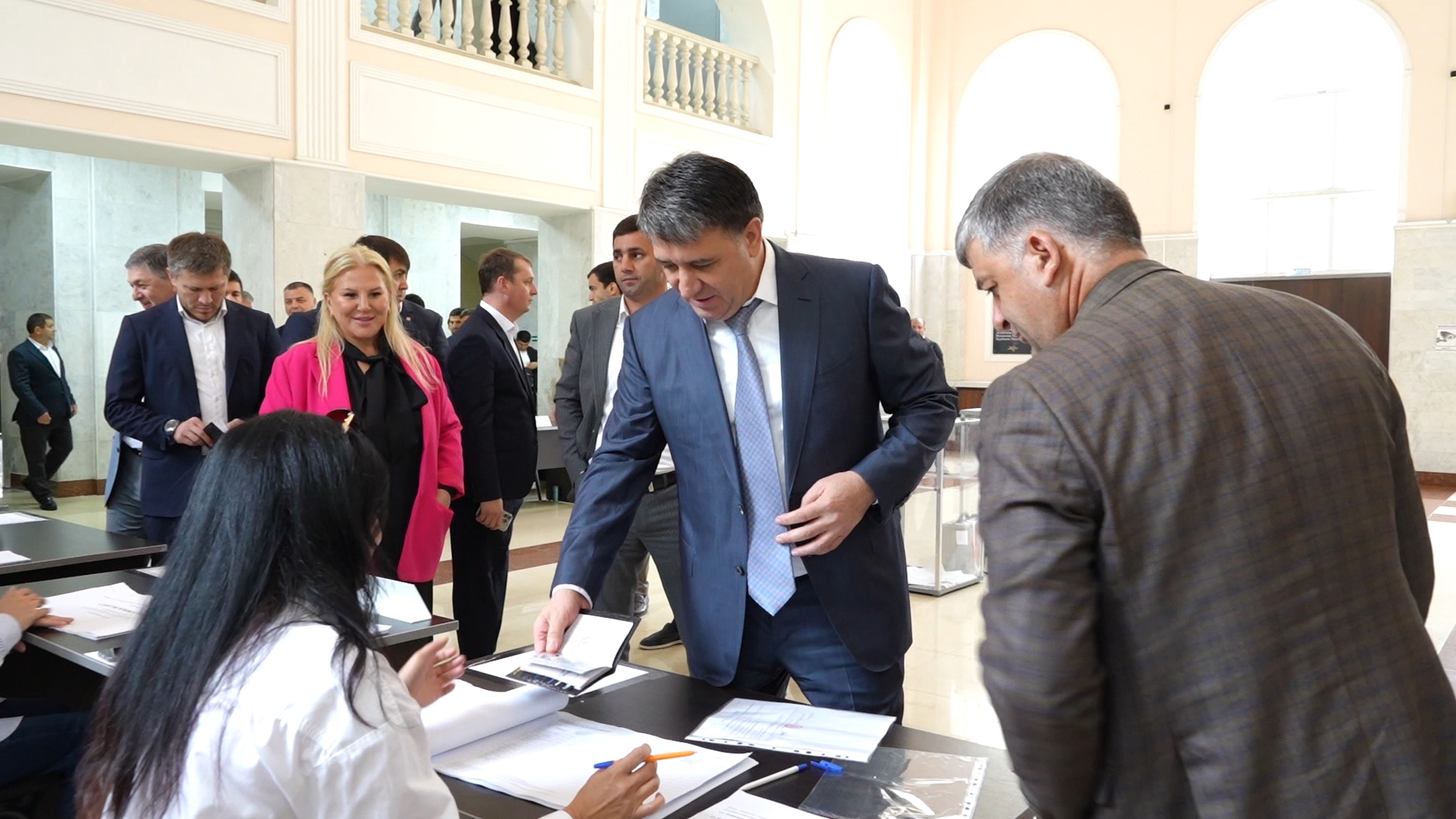 Врио главы города Махачкалы Джамбулат Салавов принял участие в выборах