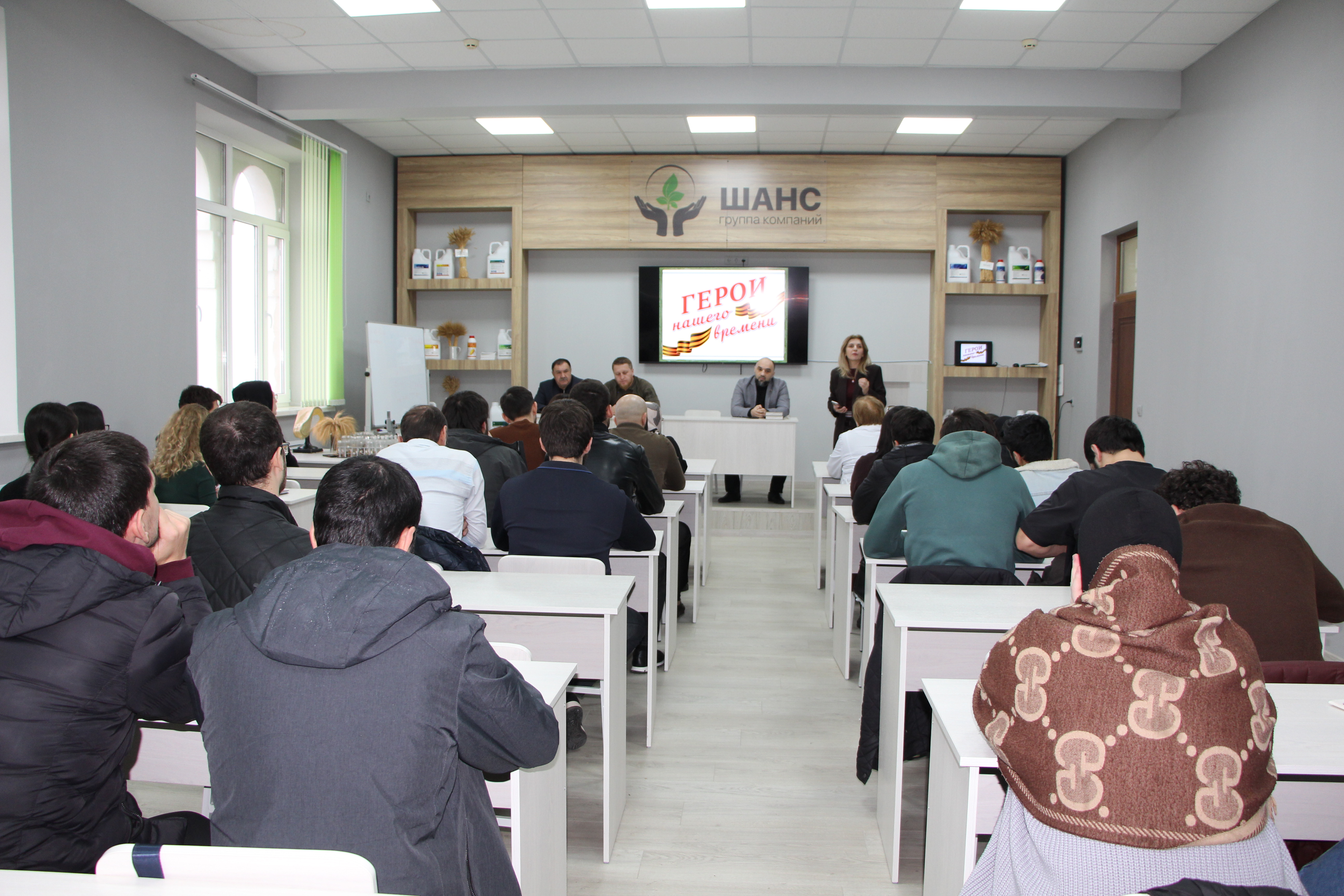 В День Героев Отечества студенты Дагестанского ГАУ встретились с участниками СВО