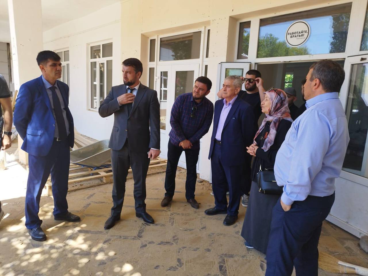 Единороссы Избербаша проинспектировали капремонт в образовательных учреждениях города