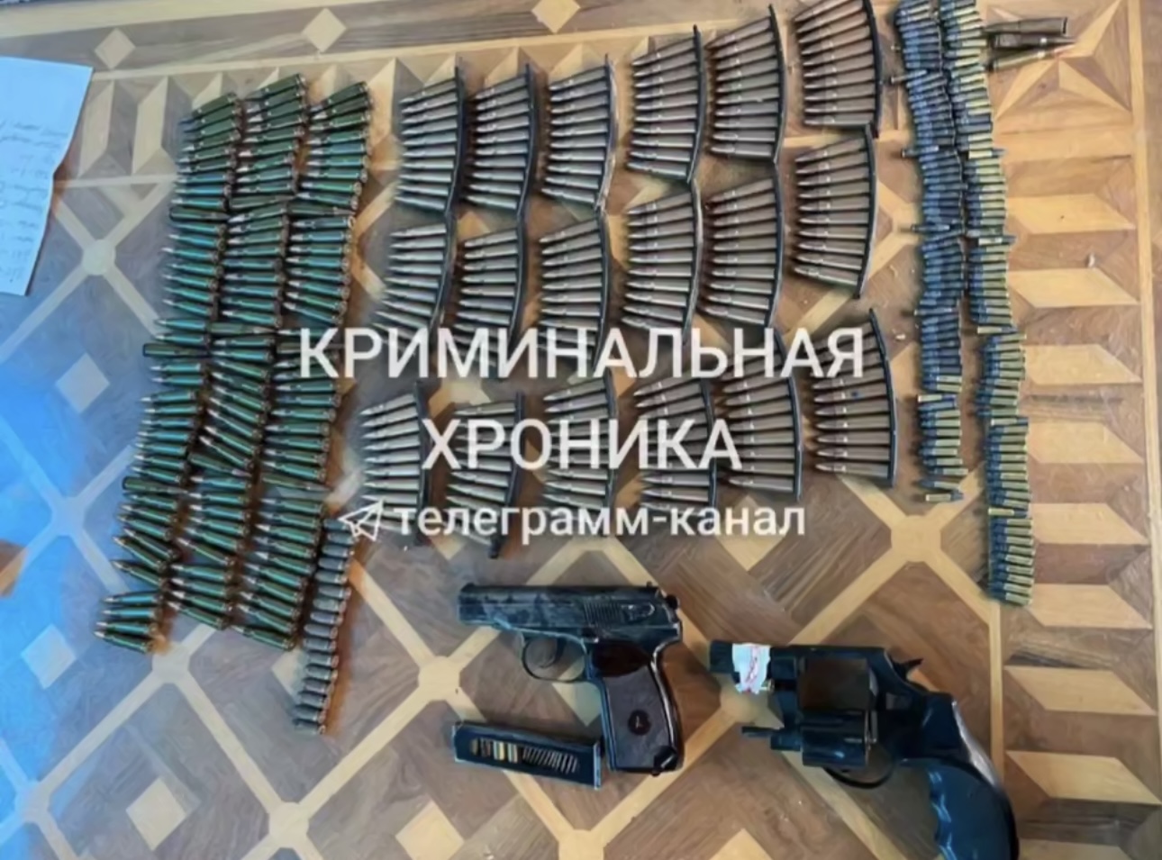 Оружие и боеприпасы обнаружили полицейские в доме у жителя Дербента