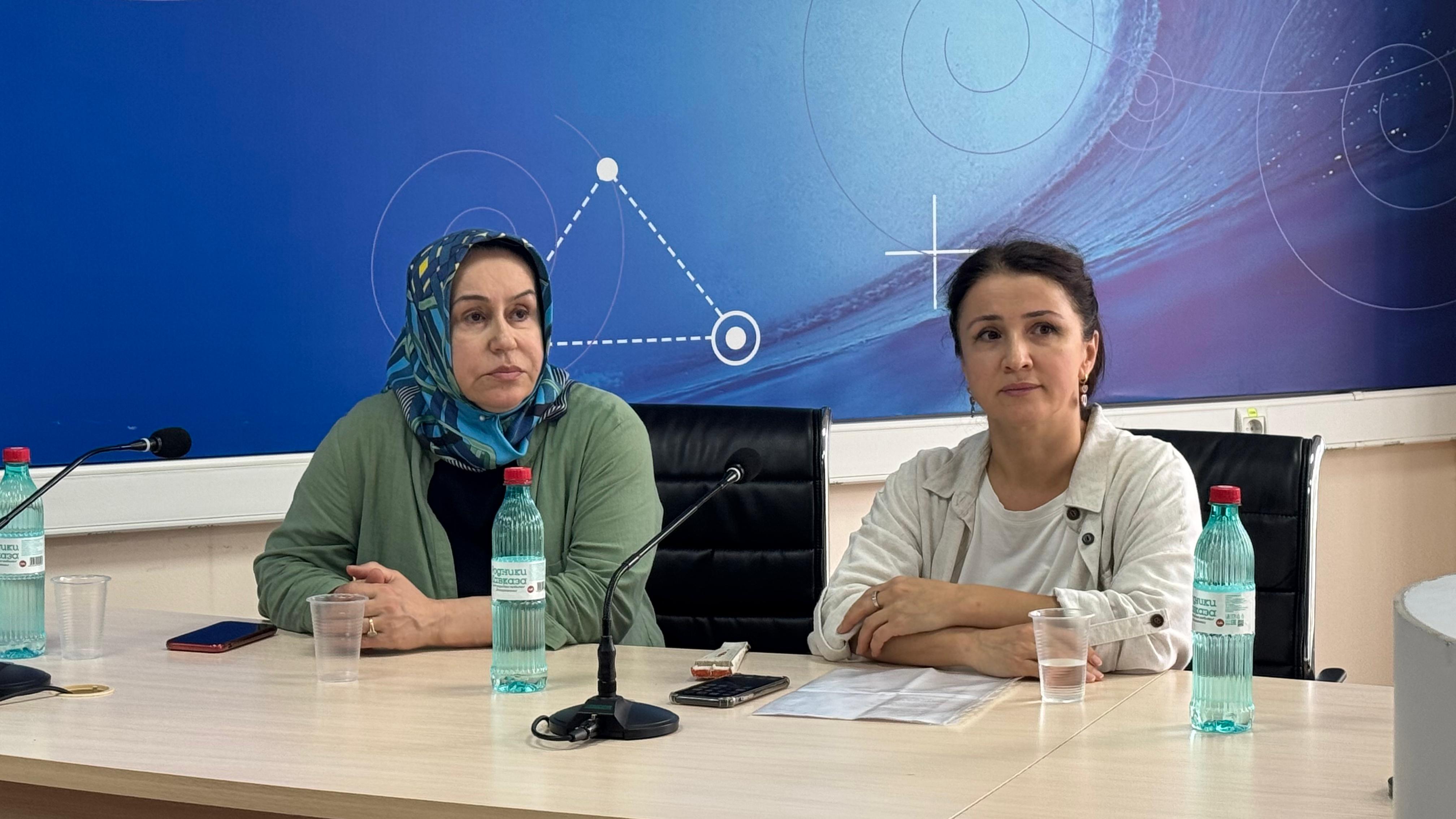 В ДГУ зазвучали стихи Расула Гамзатова на национальных языках