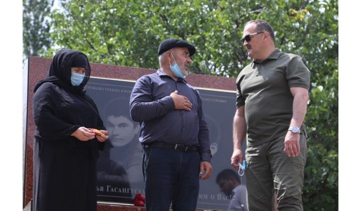 Ложь в правду наряжается, да о правду разбивается