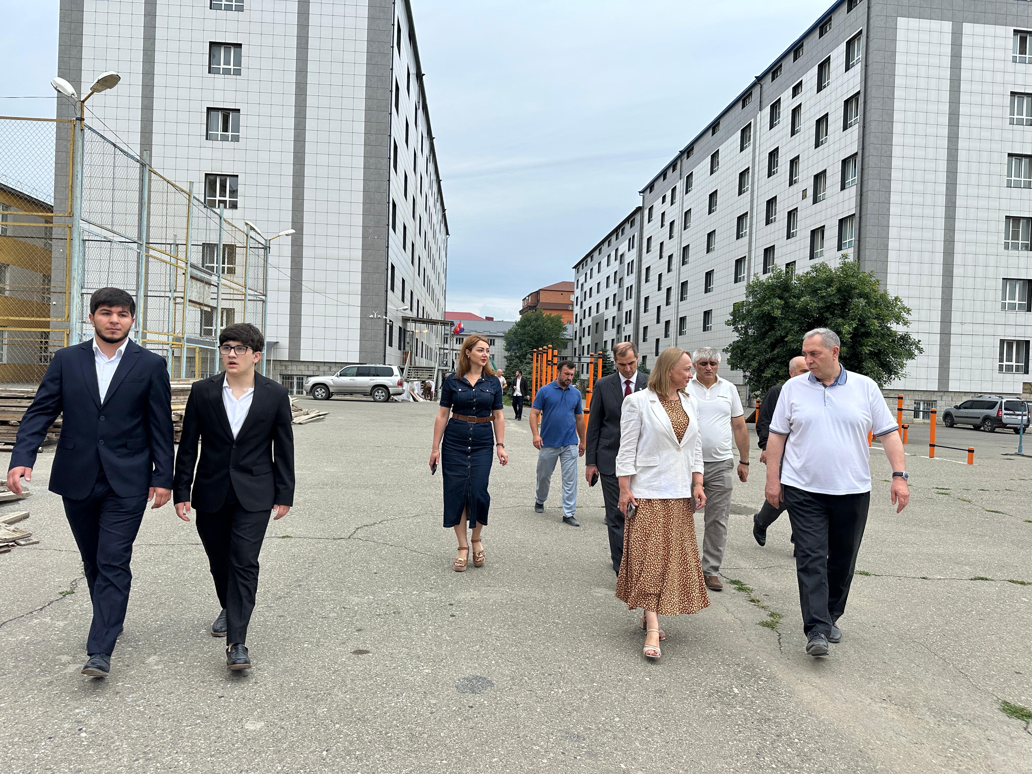 Депутаты от «Единой России» ознакомились с ходом капремонта студенческих общежитий