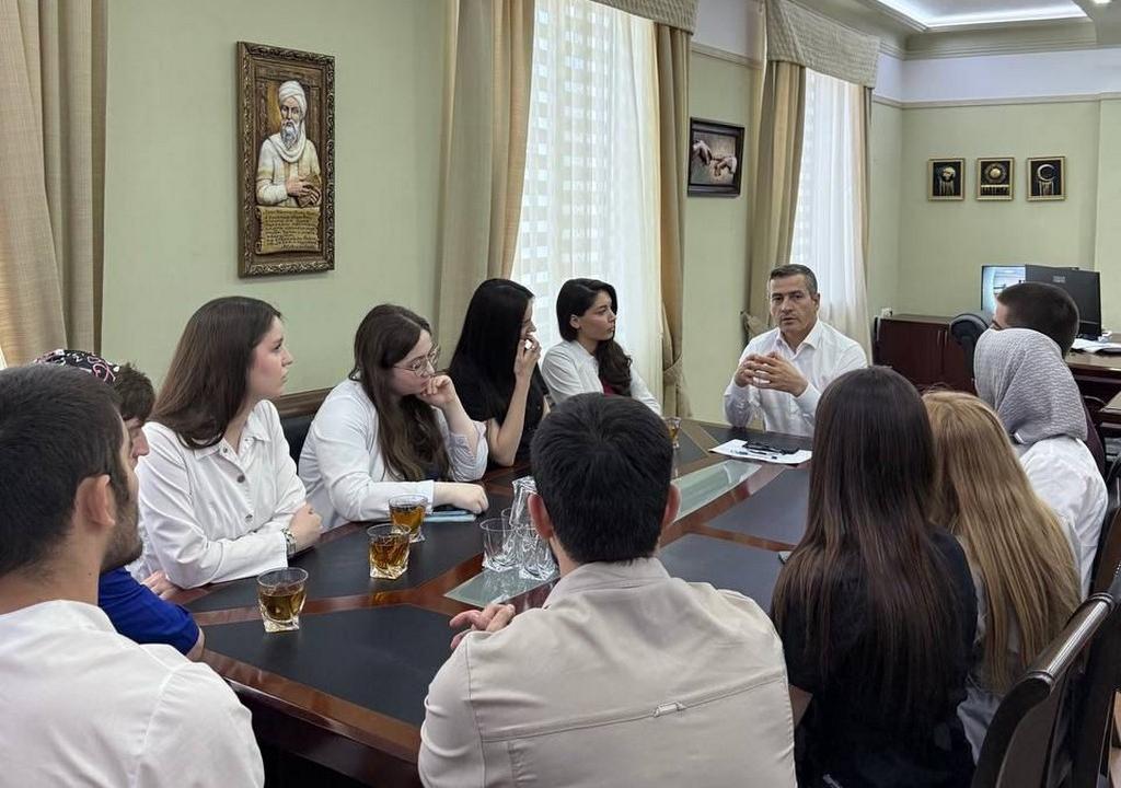 Хаджимурад Малаев встретился со студентами ДГМУ в преддверии Дня молодежи