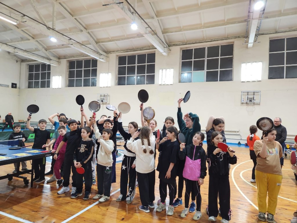 Дагестанцы сыграли в настольный теннис сковородками