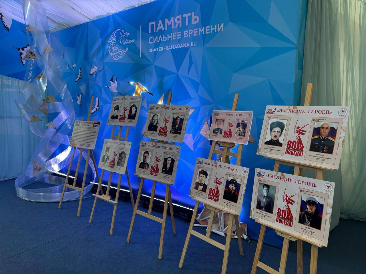 Сообщество «Сила матерей» представило выставку «Наследие героев» в Москве