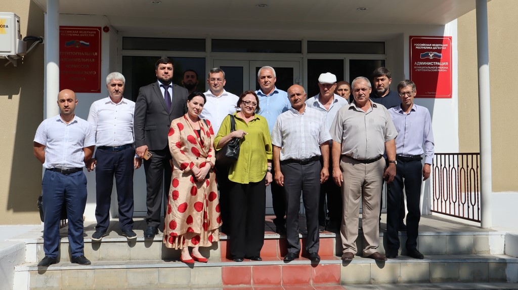 Глава Гергебильского района провел рабочую встречу с министром труда и соцразвития РД