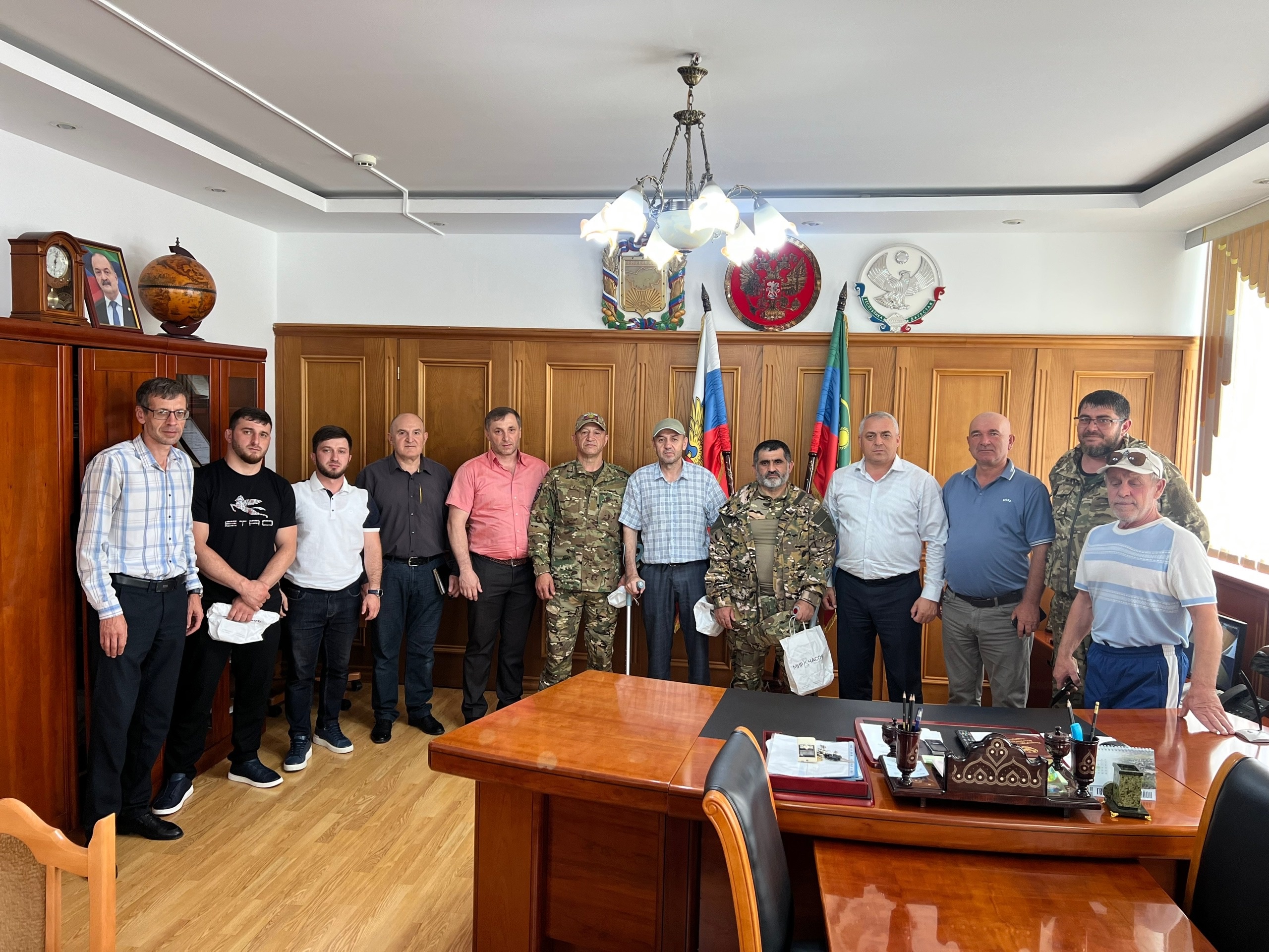 Глава Гергебильского района Магомедали Тагиров встретился с участниками СВО