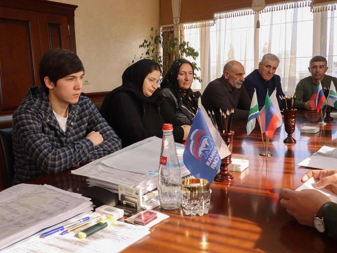 Глава Дербентского района передал ордена Мужества семьям погибших военнослужащих