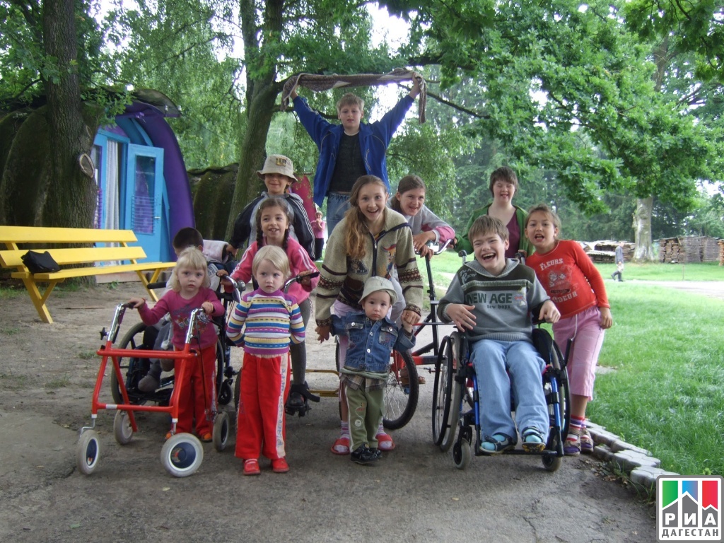 Группа мама детей инвалидов. Детский лагерь для инвалидов. Дети инвалиды в лагере. Детские лагеря для детей с инвалидностью. Лагерь для детей с ограниченными возможностями.