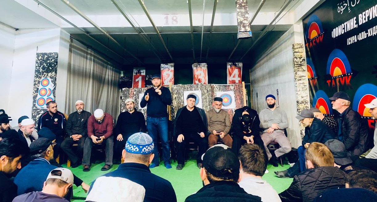 Султан Ибрагимов провел встречу с молодежью Тляратинского района