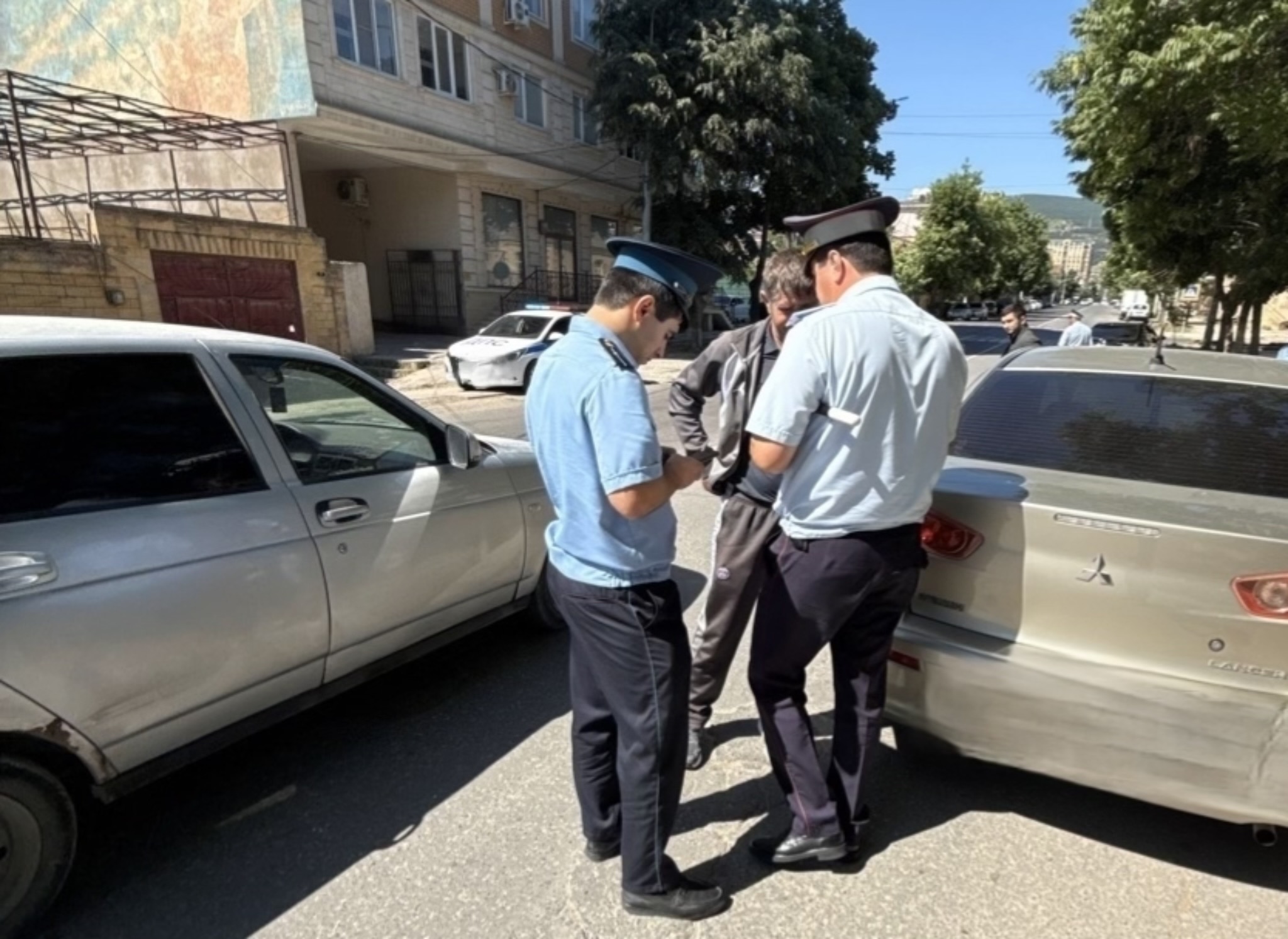 Судебные приставы взыскали с дагестанца крупный долг по налогам