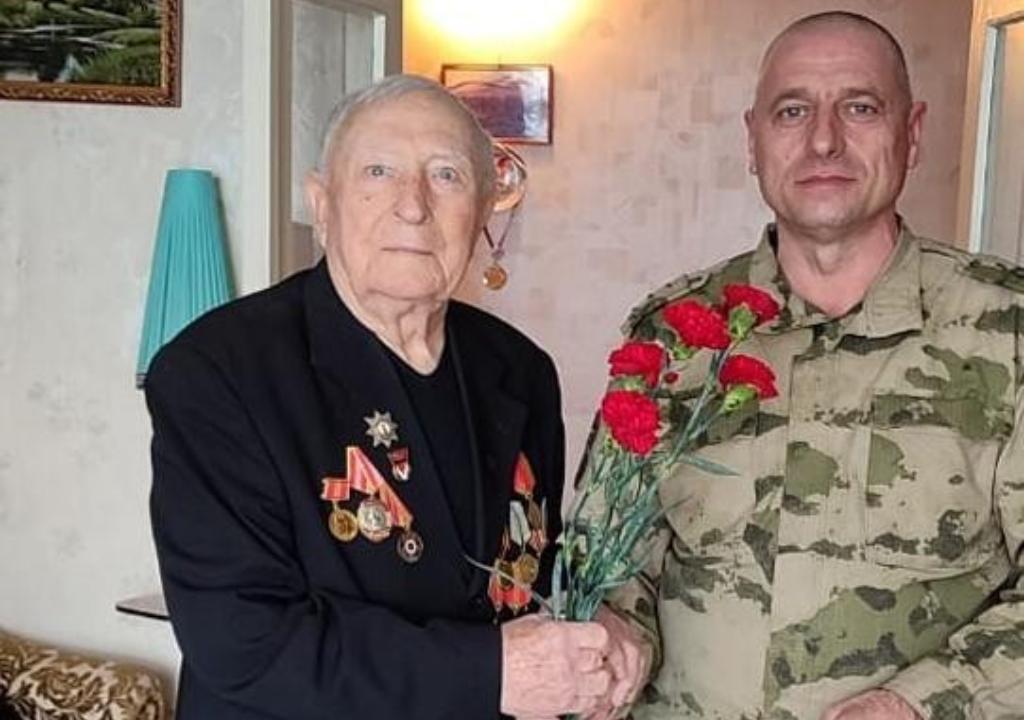 В Дагестане росгвардейцы навестили ветерана Великой Отечественной войны