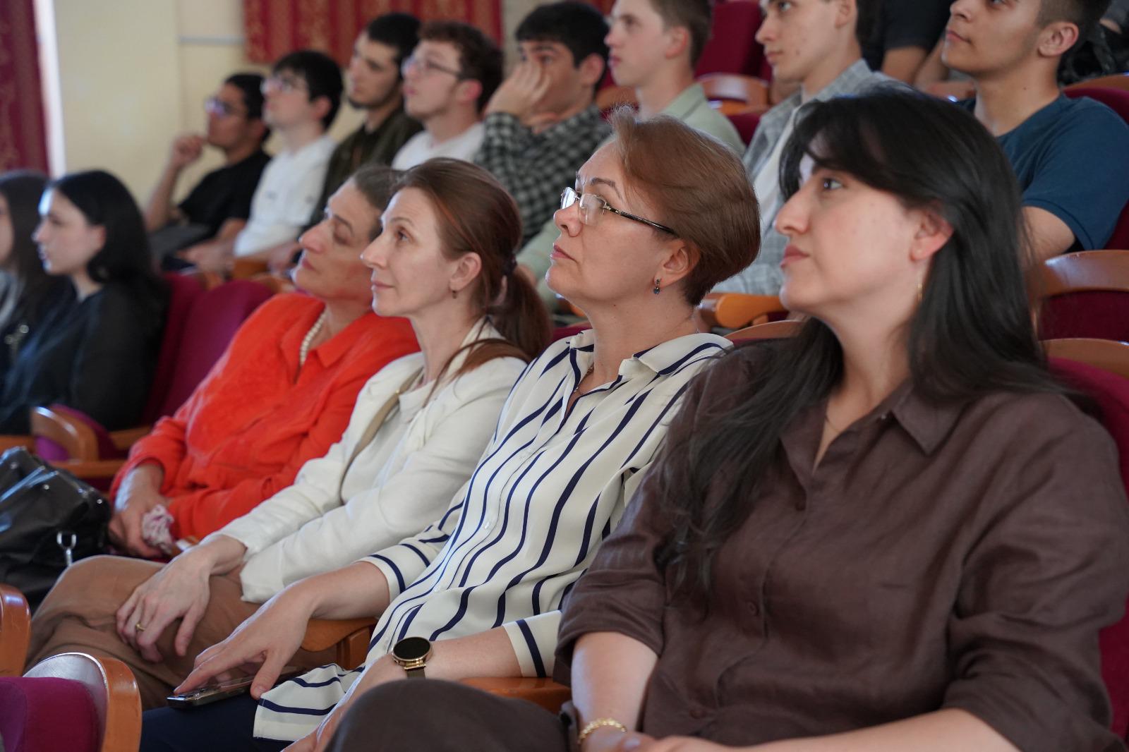 ДГУ стал одной из площадок Международного передвижного фестиваля «Кино на службе Отечеству»