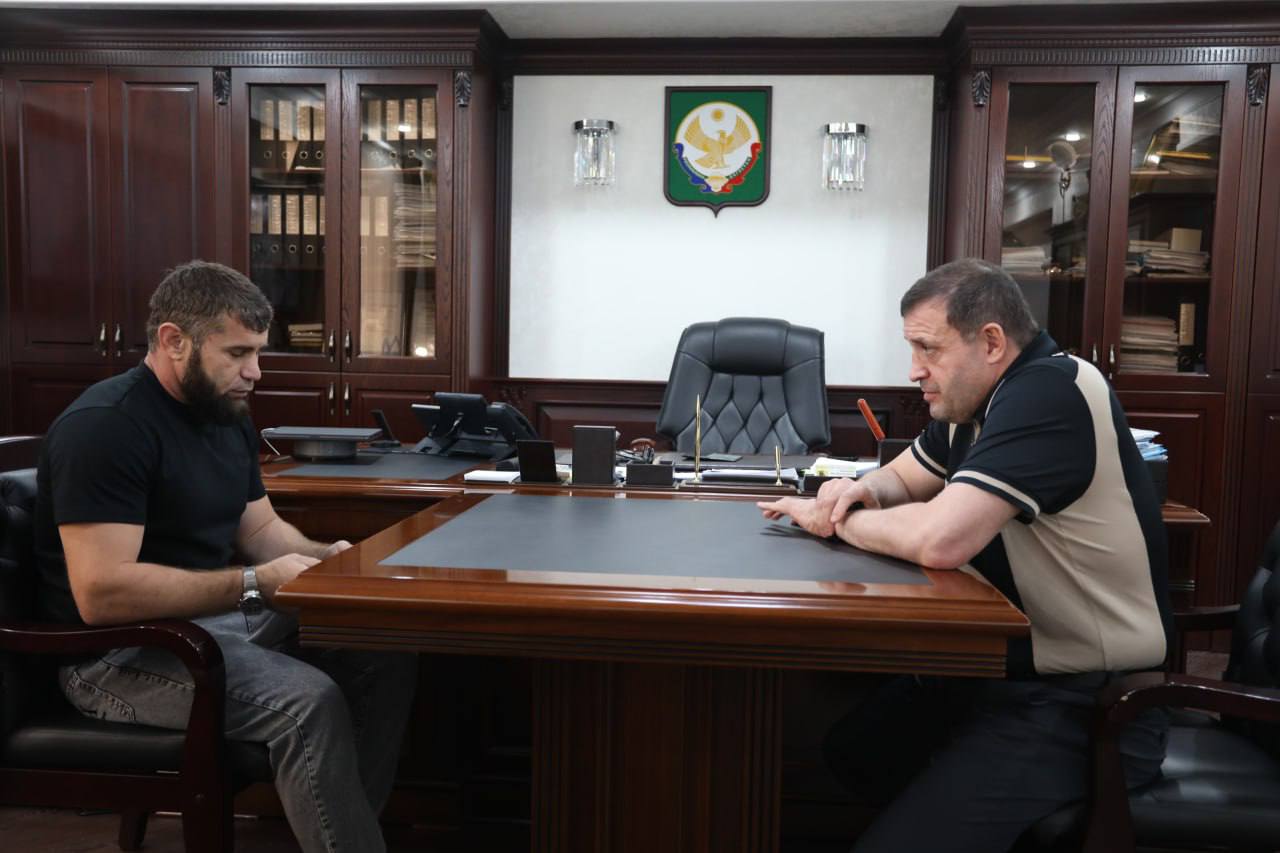 Глава Хасавюрта встретился с участником специальной военной операции