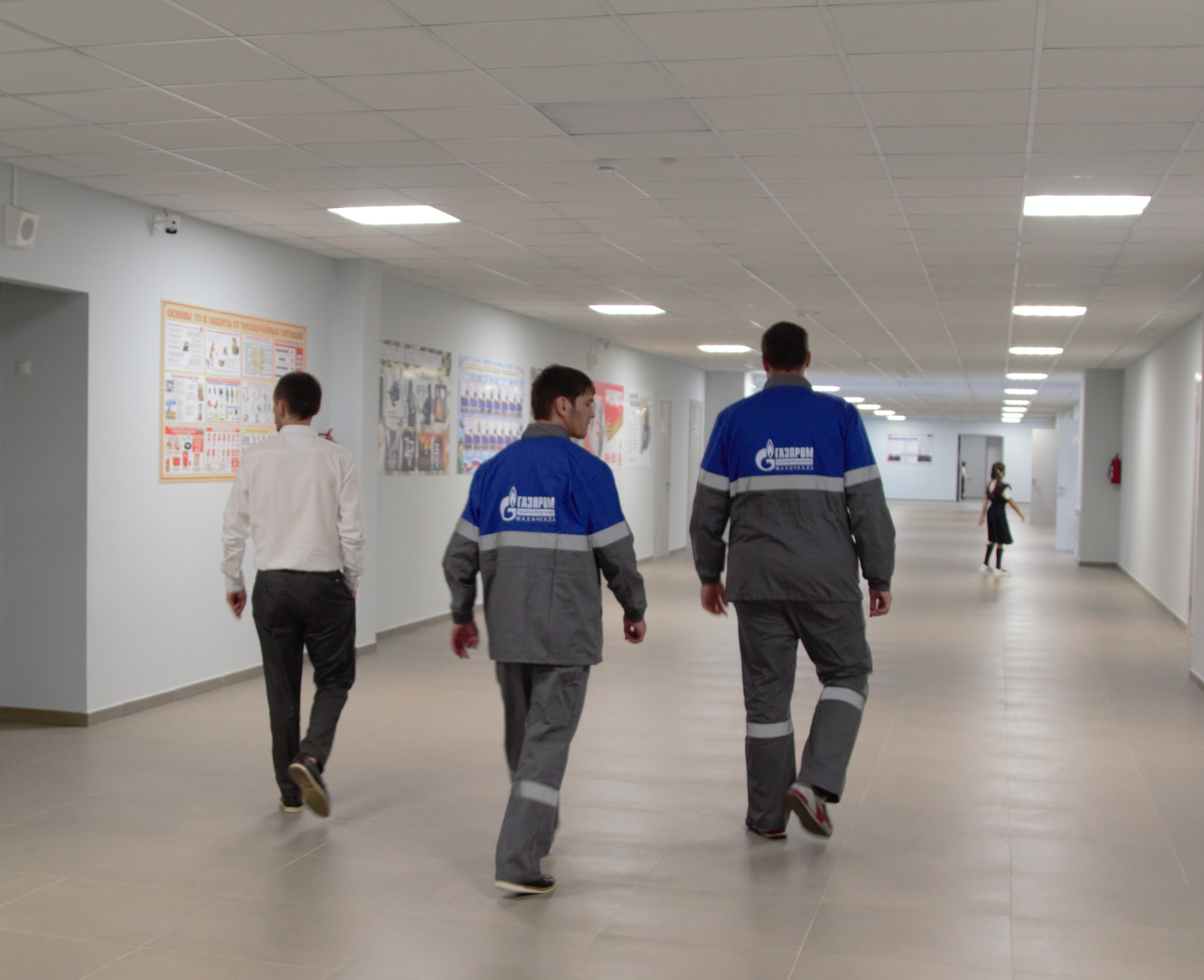 Новую школу в пригороде Махачкалы подключили к газовым сетям