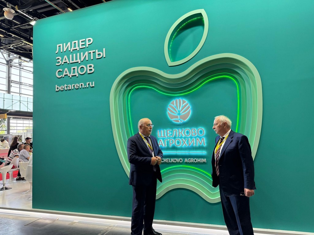 Дагестанские садоводы на отраслевой выставке активно изучают современные методы защиты урожая