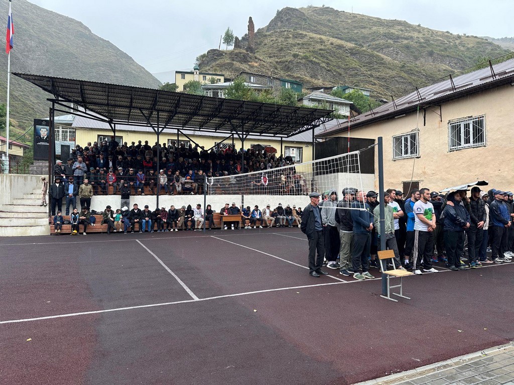 Новое спортивное сооружение открыли в Тляратинском районе